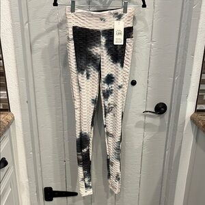 Yuna Tic Toc Butt Cinching Leggings NWT S/M